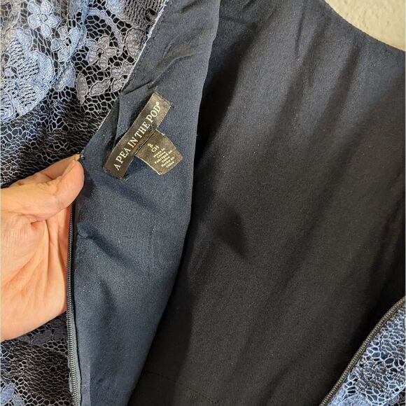 A Pea in the pod Maternity Blue floral Lace formal short sleeve shift dress S - Picture 6 of 6